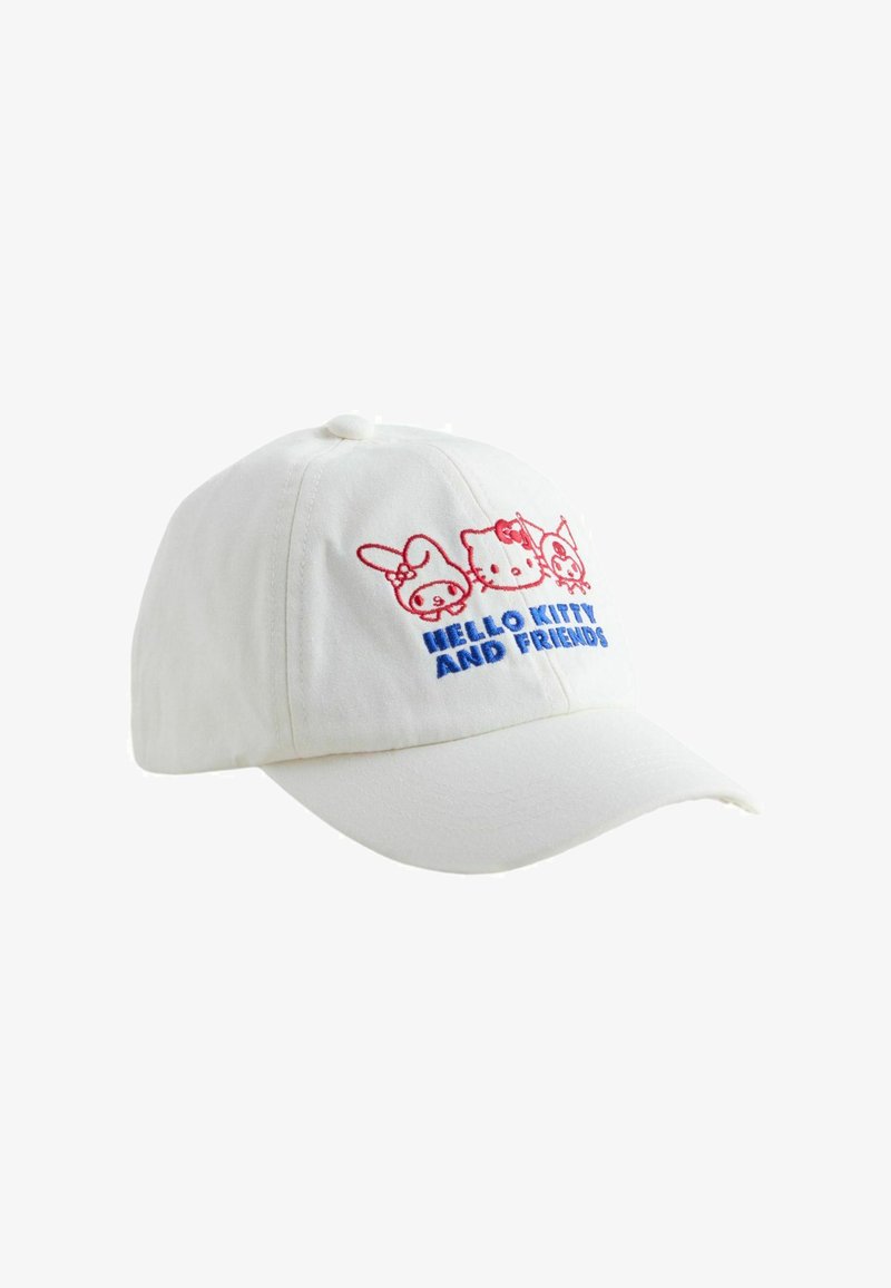 Casquette de baseball blanche avec des dessins rouges de Hello Kitty et ses amis, ainsi que le texte bleu « Hello Kitty and Friends » sur le devant.