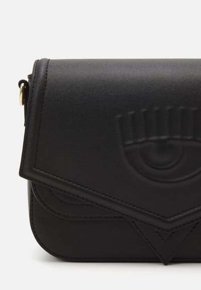 CHIARA FERRAGNI EYELIKE BAGS - Skulderveske - black