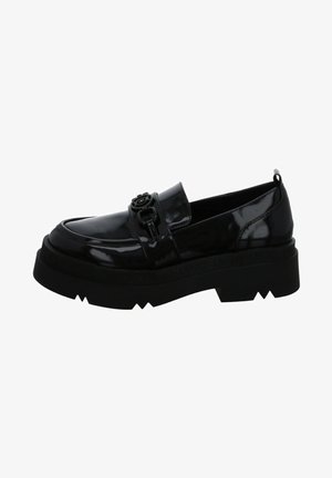 Mocassin en cuir verni noir avec semelle plateforme épaisse, chaîne décorative et bout arrondi.