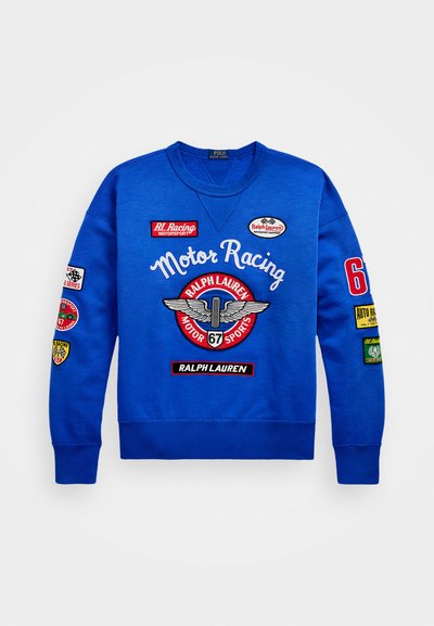 Modra majica s kapuco, ki vsebuje različne vezenine, vključno z "Motor Racing" in "Ralph Lauren", z rebrastim ovratnikom in manšetami.