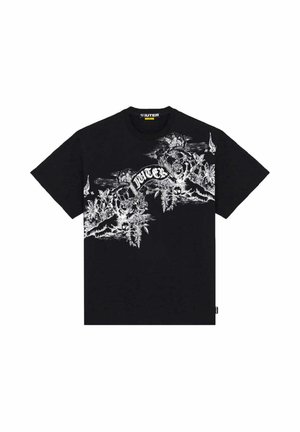 T-shirt nera a maniche corte con grafica bianca di fiori, teschi e la parola "IUTER" sul petto in carattere stilizzato.