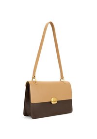 Borsa in pelle marrone e beige con un design strutturato, dotata di una chiusura dorata e di una tracolla removibile. Texture liscia, accenti minimi.