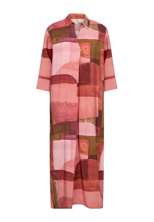 Lang skjortekjole med krave, trekvartærmer og abstrakt blokmønster i nuancer af pink, rød og brun.