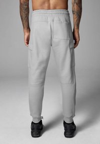 Next  REGULAR FIT szary