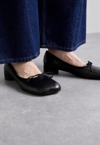 Valitud, black