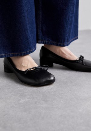 MM6 Maison Margiela BALLET SHOE - Baleriinad - black