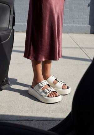 Buffalo, EVELYN ARI RIV - Ciabattine - cream/black