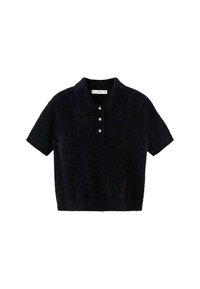 Černé krátkosrsté polo tričko s třemi bílými knoflíky a klasickým límečkem, vystavené na bílém pozadí.