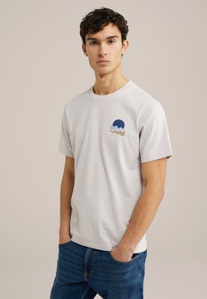 Light gray short-sleeve T-shirt with a round neck, featuring a blue sun and wave design in green and beige on the chest.