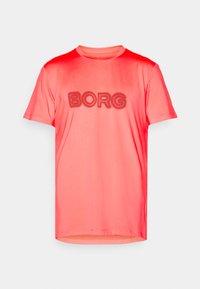 Korte ermer T-skjorte i klar korall, laget av glatt stoff. Har en dristig svart "BORG" logo i midten, med rund hals.