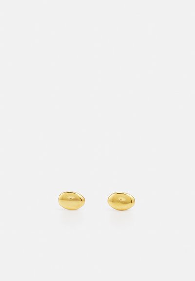 Goldene Ohrstecker, ovale Form, glatte Textur, reflektierende Oberfläche, minimalistisches Design, keine zusätzlichen Verzierungen.