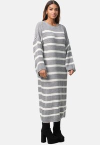 Elara Strikkjoler - grau