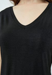 Desires DEBOB SHORTSLEEVE SHIMMER T-SHIRT. - T-shirt basic - black