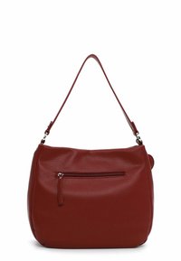 Sac à épaule en cuir rouge avec une texture lisse, doté d'une poche zippée à l'avant et d'une seule sangle ajustable. Forme arrondie.