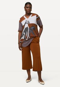 Ulla Popken LARGE TAILLE ÉLASTIQUE - Shorts - cognac