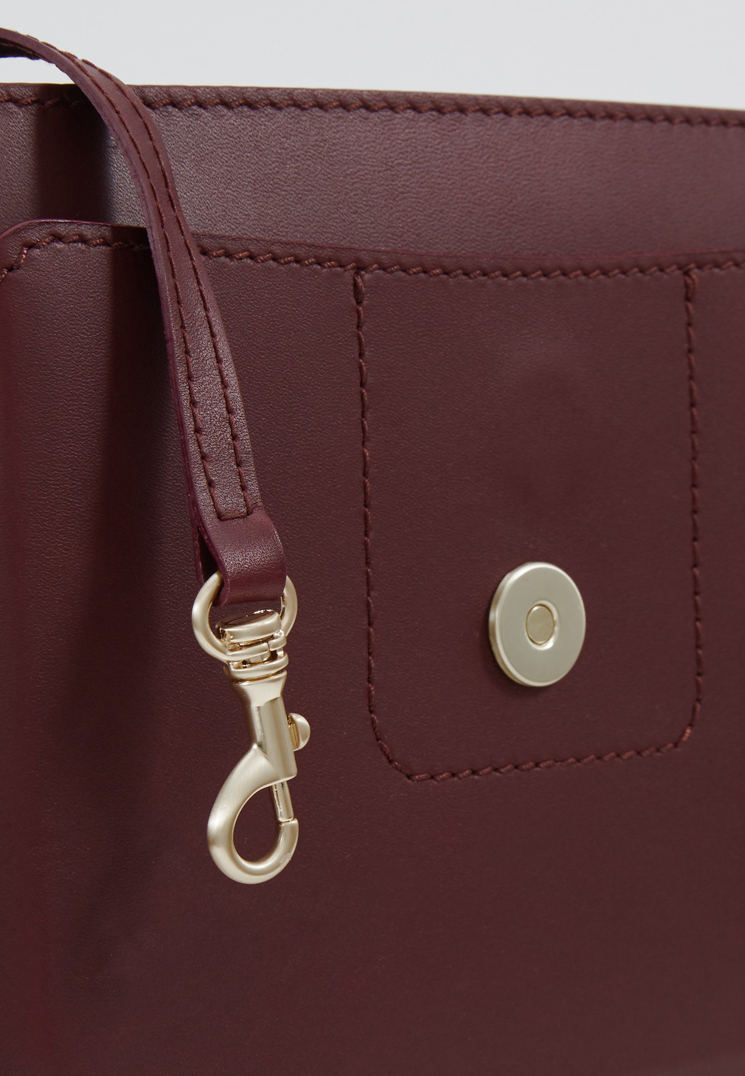 Bree CAMBRIDGE CROSS SHOULDER Skulderveske mauve wine Bree CAMBRIDGE CROSS SHOULDER Skulderveske mauve wine
