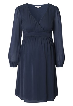 Robe de maternité bleu marine en tissu léger, avec de longues manches bouffantes, un design enveloppant à l'avant et un corsage ajusté avec une taille élastique.