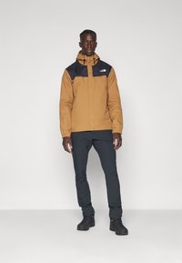 The North Face M ANTORA JACKET - Hardshell-jope - utility brown/black