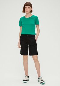 s.Oliver REGULAR BERMUDA - Shorts - schwarz