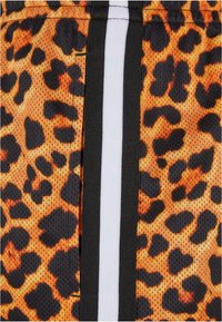 Urban Classics AOP - Šortai - orangeleopard