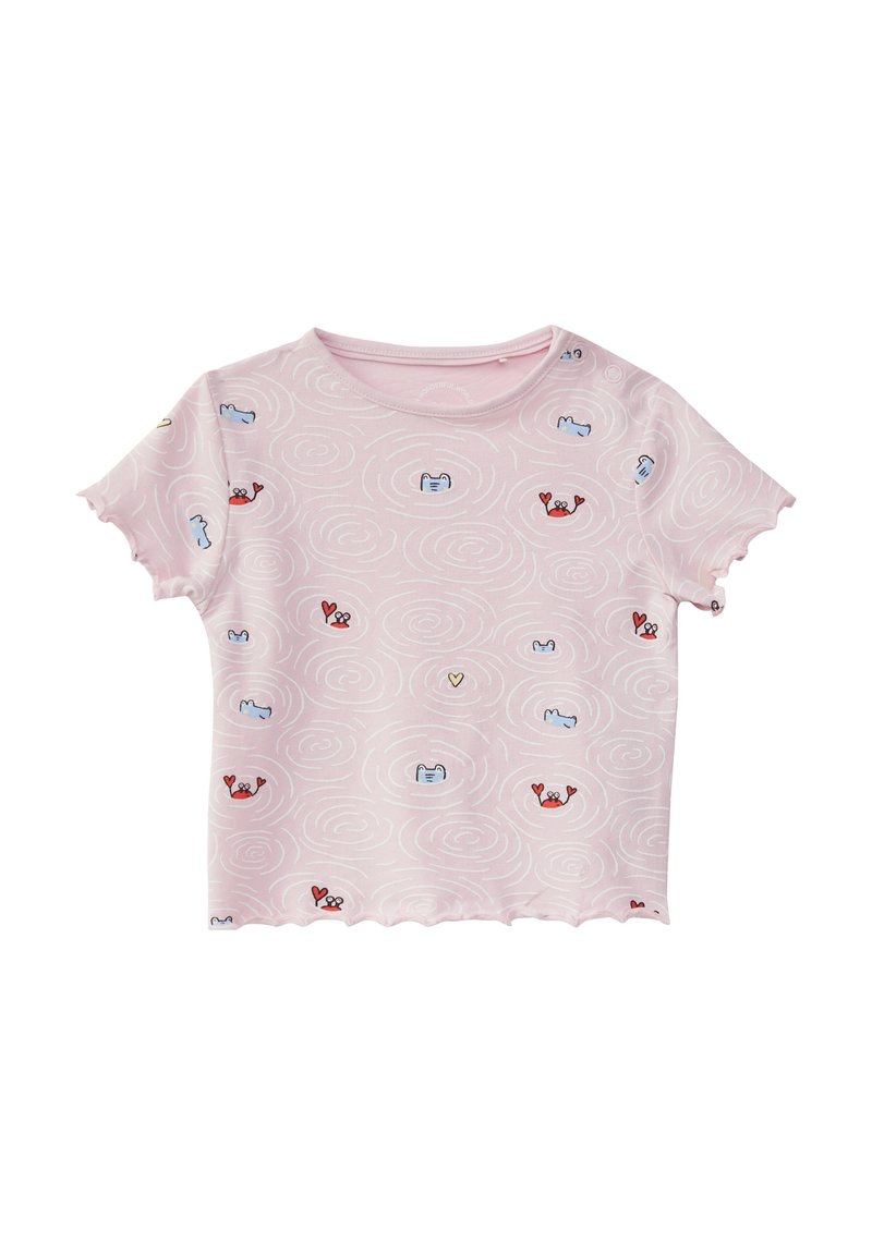 Roze T-shirt met korte mouwen en geschulpte randen, voorzien van een golvend patroon en verschillende kleine geborduurde zeedieren in blauw en rood.