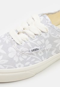 Vans AUTHENTIC UNISEX - Sneakers basse - wood block/white