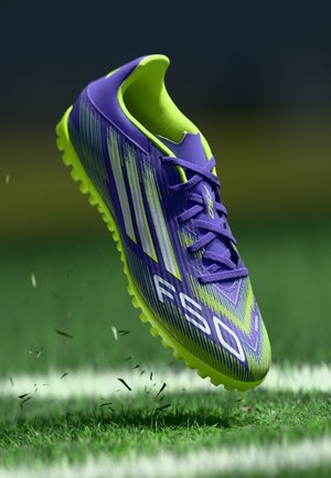 F50 CLUB TF - Astro turf trainers - purple rush/footwear white/lucid lemon