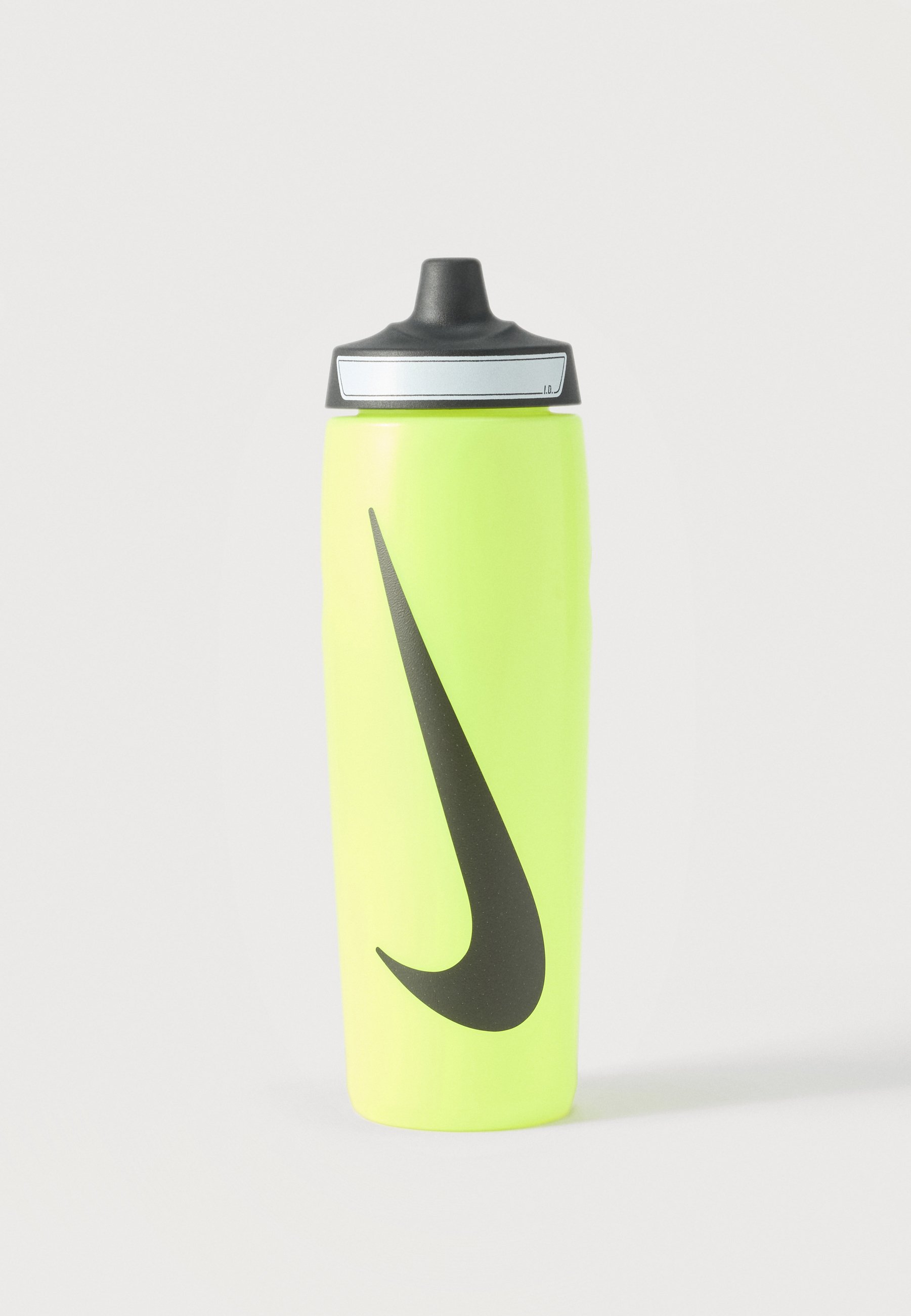 nike squeeze drink bottle
