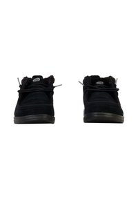 Scarpe casual in suede nere con punta tondeggiante, sistema di allacciatura, rivestimento interno testurizzato e suola in gomma flessibile.