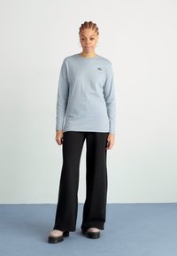The North Face NATURAL DYE TEE - Hosszú ujjú felső - smoked pearl