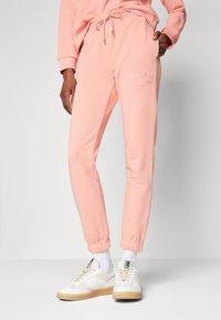 GANT TONAL SHIELD - Treniņtērpa apakšdaļas - peachy pink