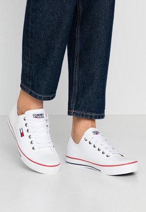 Sneakers - white