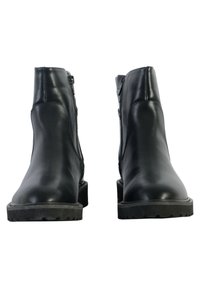 Botas de cuero negras hasta el tobillo con cremalleras laterales, punta redondeada y suelas de goma texturizadas. Diseño minimalista con superficie lisa.