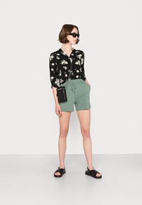 Vero Moda VMEASY ERIKA - Blusa - black