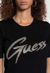 Guess ODETTA - T-shirt estampada - jet black