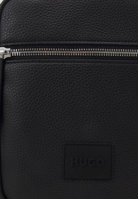 HUGO ETHON CROSSB UNISEX - Borsa a tracolla - black