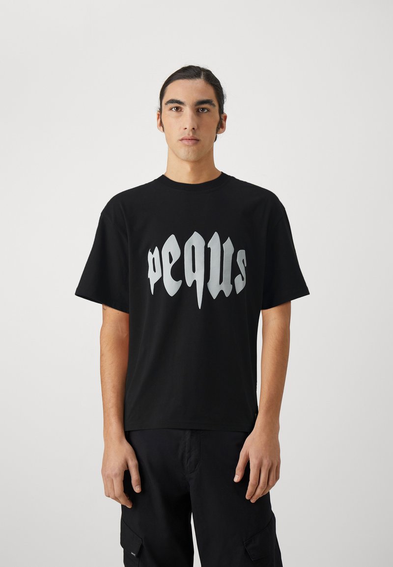 PEQUS MYTHIC LOGO UNISEX - Triko s potiskem - black/white