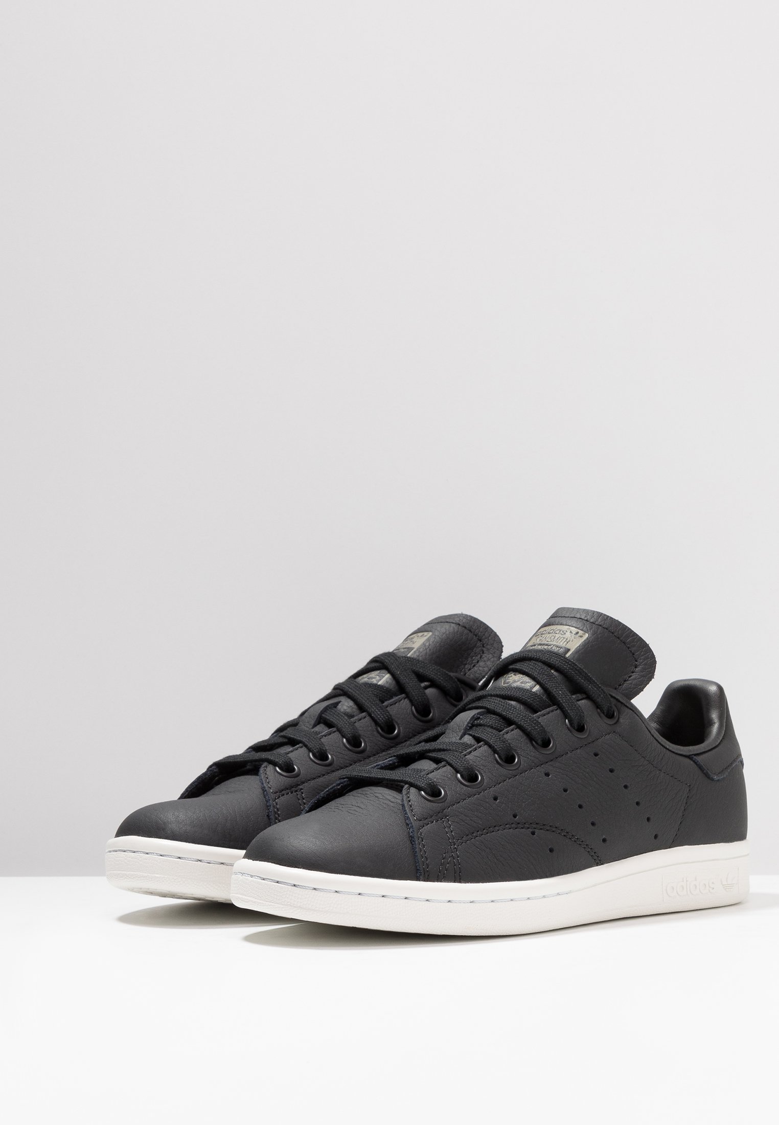 stan smith core black
