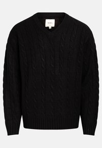 Czarny sweter w sploty z dekoltem w kształcie litery V, z prążkowanymi mankietami i dołem. Wykonany z teksturowanej tkaniny, ma luźny krój i złożone wzory.