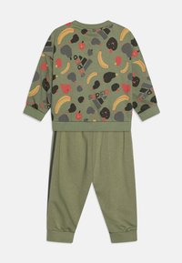 adidas Performance ESSENTIALS ALLOVER PRINTED - Chándal - tent green