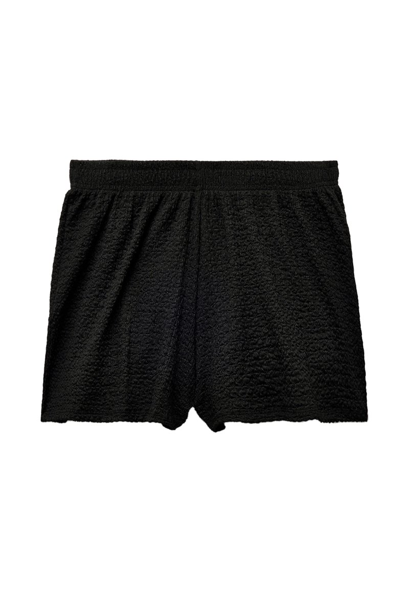 Zwarte shorts van textuurstof met een elastische tailleband. Heeft een losse pasvorm en geen zichtbare patronen of hardware.
