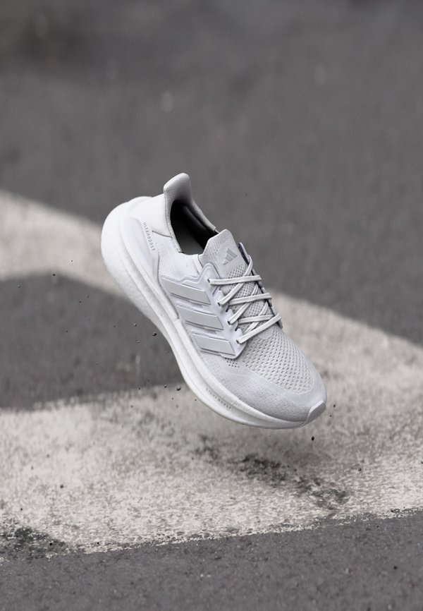 ULTRABOOST 5 - Laufschuh Straße