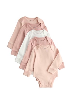 Fem langærmede babybodysuits i bløde pastelfarver af pink og hvid, arrangeret overlappende på en hvid baggrund.
