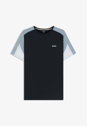 Dunkelblaues T-Shirt mit kurzen Ärmeln, das hellgraue Akzente an den Schultern und ein weißes Logo auf der Brust hat. Aus Baumwolle.