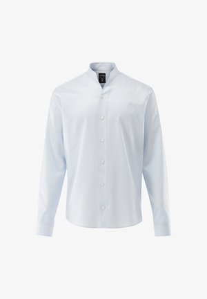 Hellblaues Herrenhemd mit langen Ärmeln, Knopfleiste und Stehkragen, mit dezenten vertikalen Streifen, präsentiert vor weißem Hintergrund.