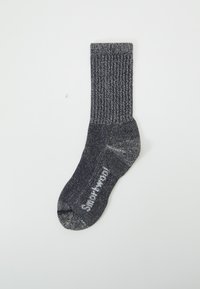 Calzino grigio scuro testurizzato con un polsino a coste, tallone e punta rinforzati. Il materiale presenta una leggera lucentezza con il marchio "Smart Wool" vicino alla punta.