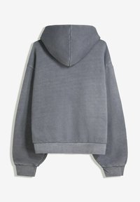 Sivá mikina s kapucňou a dlhými rukávmi, s rebrovanými manžetami a pásom, zobrazená zozadu na bielom pozadí.