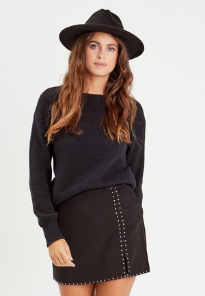 - Sweter