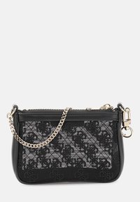 Borsa nera con un design in pizzo, motivo trapuntato e tracolla in metallo dorato. Realizzata con una combinazione di materiali texturizzati e lisci.
