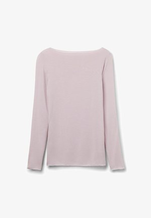 Hellrosa langärmliges Shirt mit Bootsausschnitt, figurbetontem Schnitt und einfarbiger Textur, dargestellt vor weißem Hintergrund.